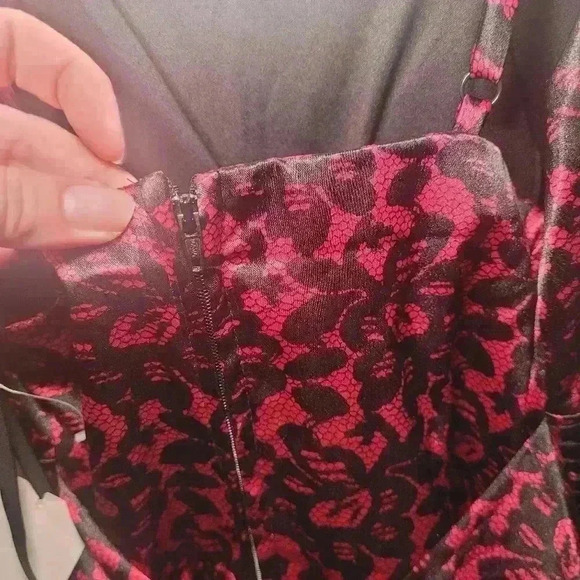 Y2k Taboo dress size 6 With adjustable straps, pull back belt, ruffled bottom. - Picture 4 of 7